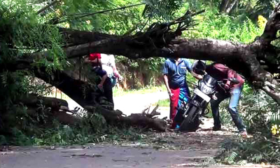 ප්‍රධාන මාර්ගයක රථ වාහන ධාවනයට බාධා