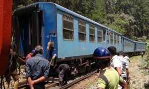 පීලි පැනීමට ලක් වූ දුම්රිය මාර්ගය කඩිනමින් යථාතත්වයට