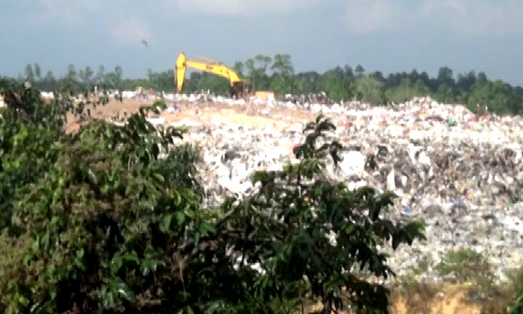 මාතර ජනයා මැදිවුණ කුණු ගැටළුව (වීඩියෝ)