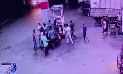 ඉන්ධන පිරවුම්හලේ ගුටි හුවමාරුව - CCTV දර්ශන