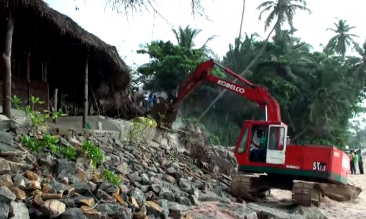 තංගල්ල නාගරික මන්ත්‍රිගේ අනවසර ඉදිකිරිම් ගැලවේ