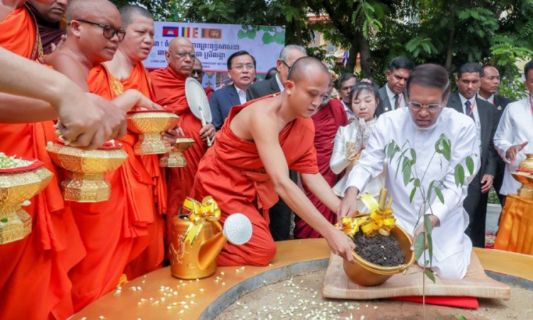 කාම්බෝජය හා ශ්‍රී ලංකාව අතර මිත්‍රත්වය වෙනුවෙන් නා පැළ ප්‍රදානයක් (වීඩියෝ)