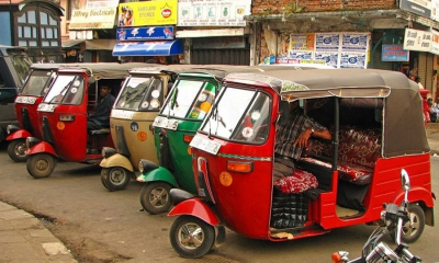 රෝද තුනත් ගණං බස්සයි