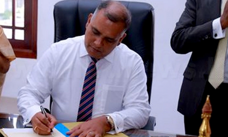 නව මහා භාරකාරතුමා රාජකාරියේ වැඩ අරඹයි