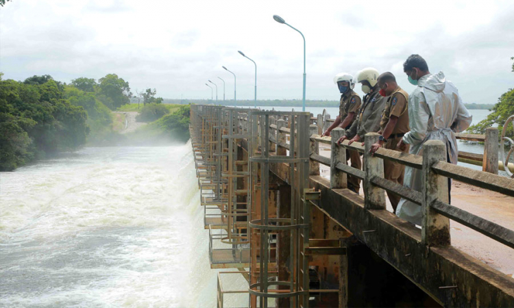 තබ්බෝව හා දැදුරුඔය ජලාශයේ වාන් දොරටු විවෘත කෙරේ